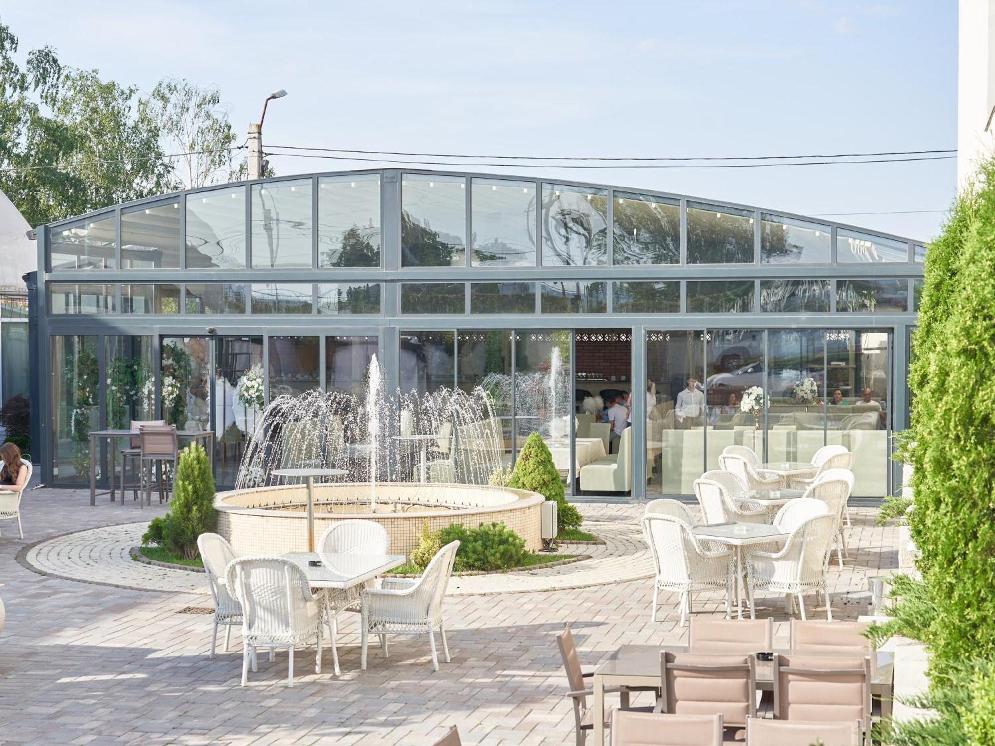 Hotel Emd Bacău Exterior photo