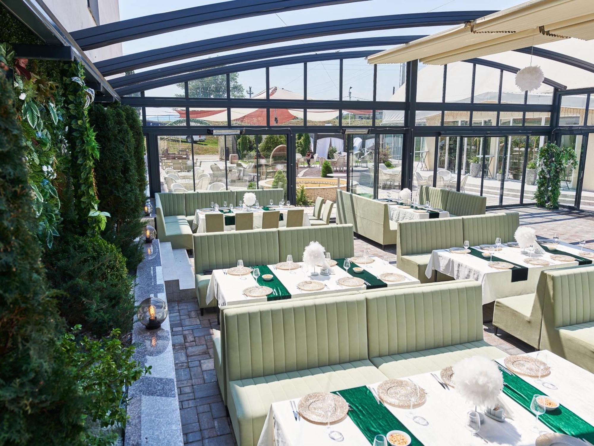 Hotel Emd Bacău Exterior photo